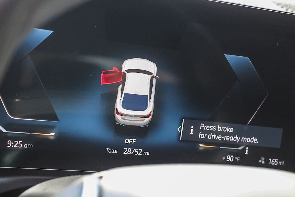 Thumbnail: 2023 BMW i4 - 16