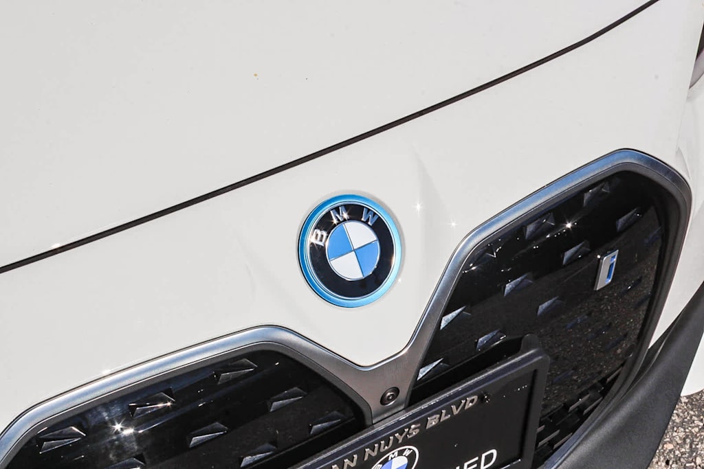 Thumbnail: 2023 BMW i4 - 22