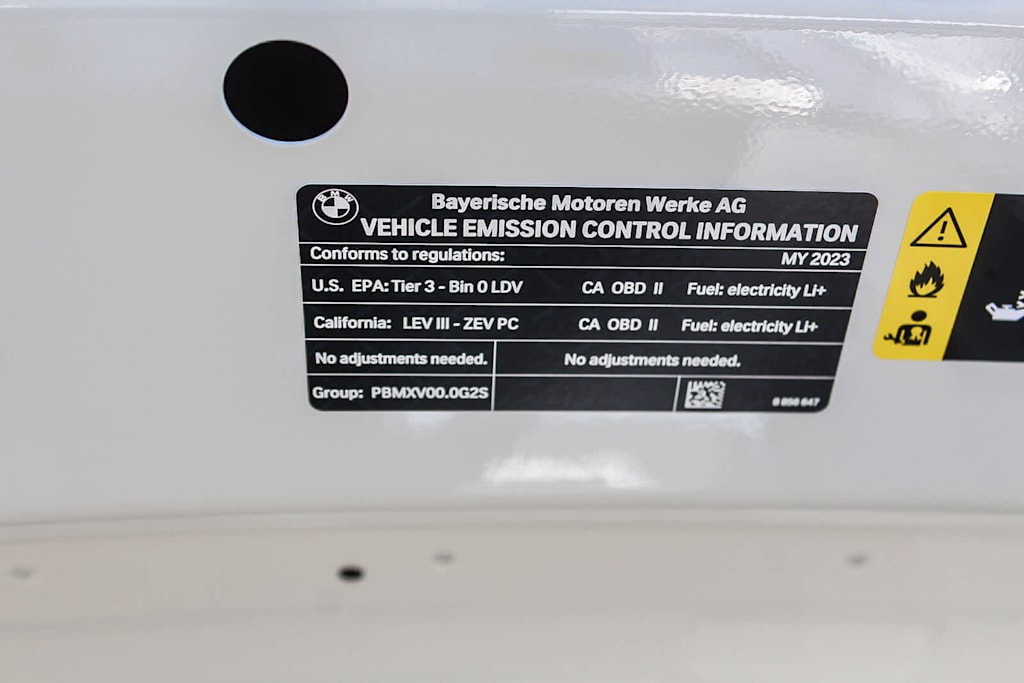 Thumbnail: 2023 BMW i4 - 17