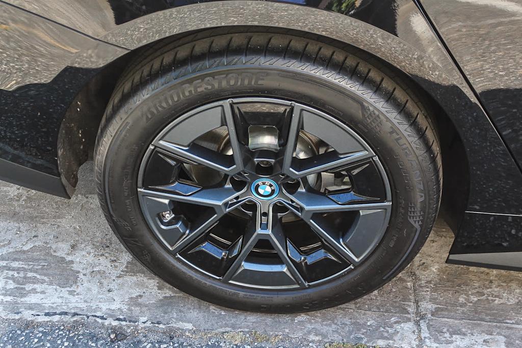 Thumbnail: 2023 BMW i4 - 6