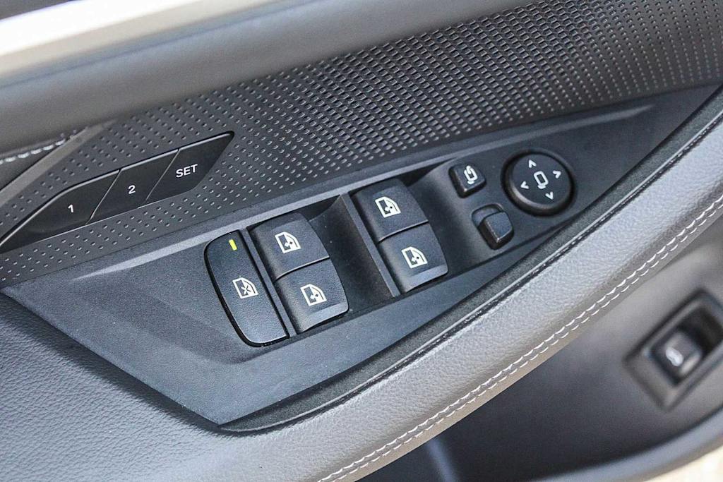 Thumbnail: 2023 BMW i4 - 24