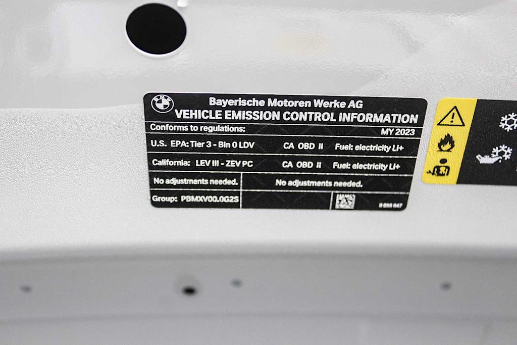 Thumbnail: 2023 BMW i4 - 17