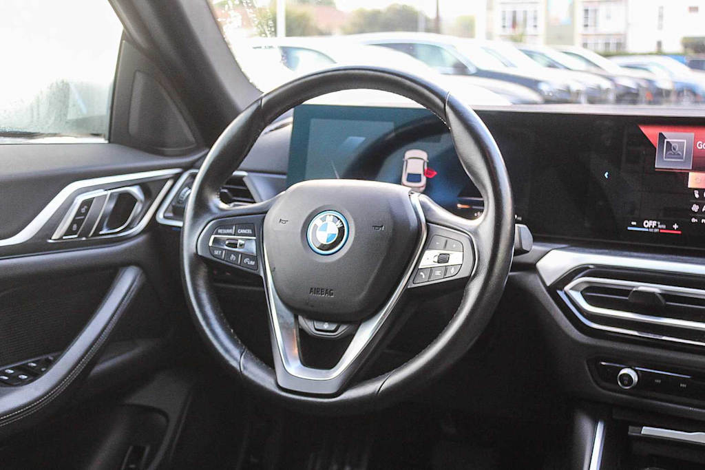 Thumbnail: 2023 BMW i4 - 9