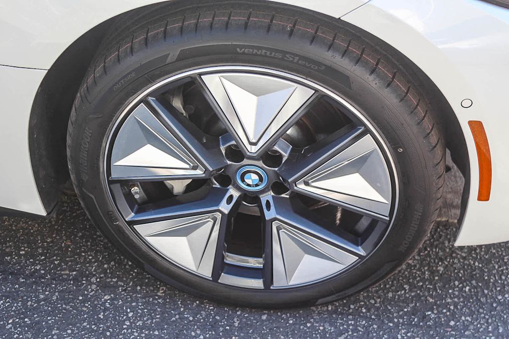 Thumbnail: 2023 BMW i4 - 20