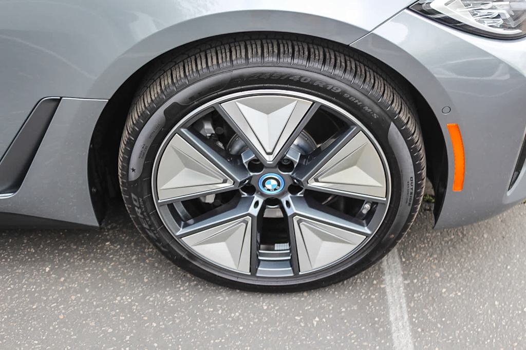 2024 BMW i4 eDrive35 20