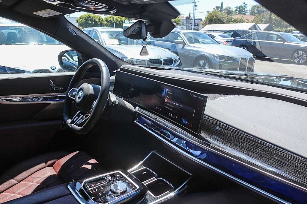 Thumbnail: 2025 BMW i7 - 13