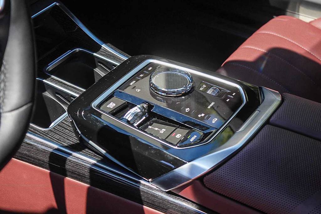 Thumbnail: 2025 BMW i7 - 32
