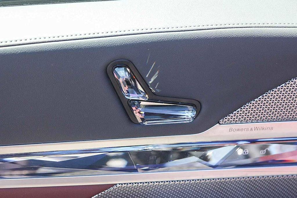 Thumbnail: 2025 BMW i7 - 36