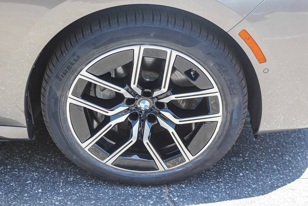 Thumbnail: 2023 BMW i7 - 21