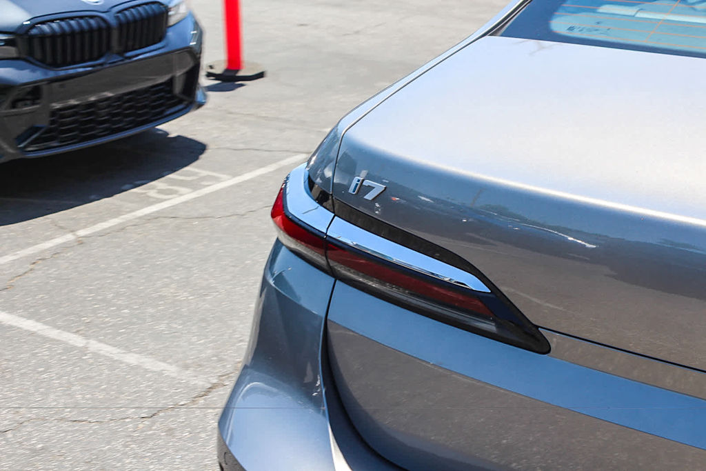 Thumbnail: 2023 BMW i7 - 5
