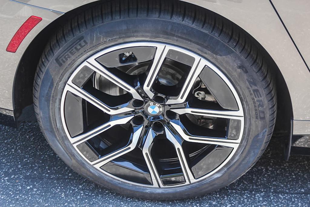 Thumbnail: 2023 BMW i7 - 6