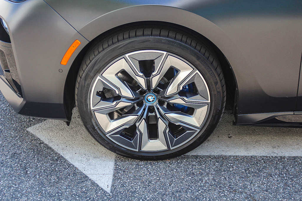 Thumbnail: 2023 BMW i7 - 21