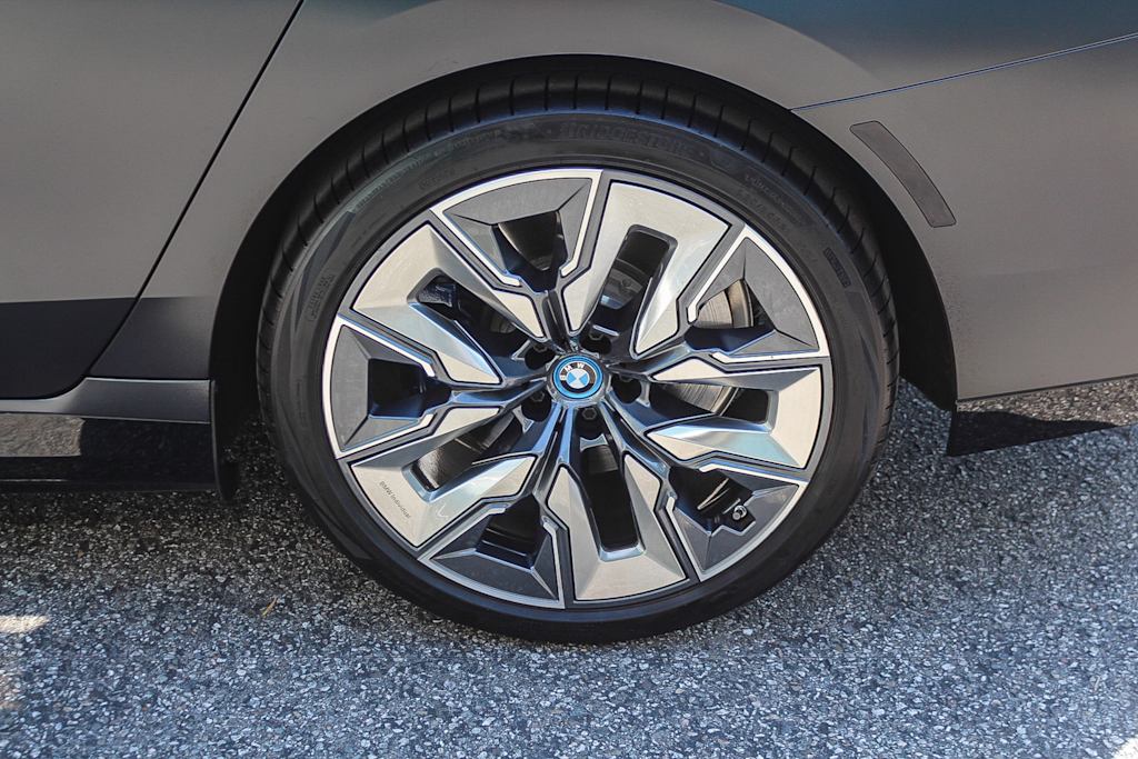 Thumbnail: 2023 BMW i7 - 7