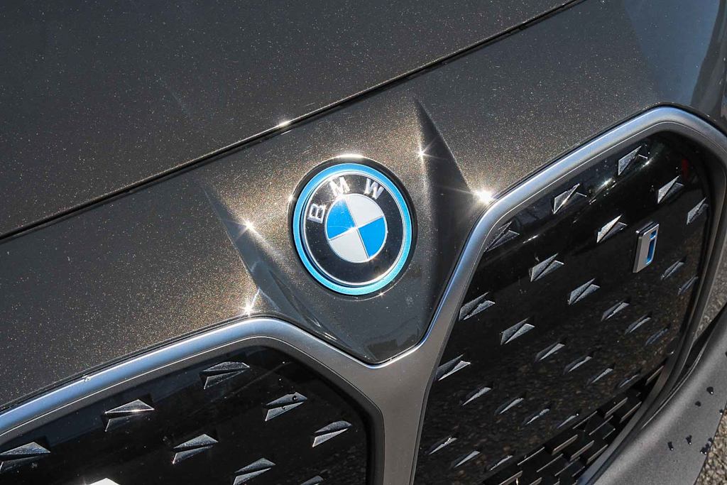 Thumbnail: 2023 BMW i4 - 32