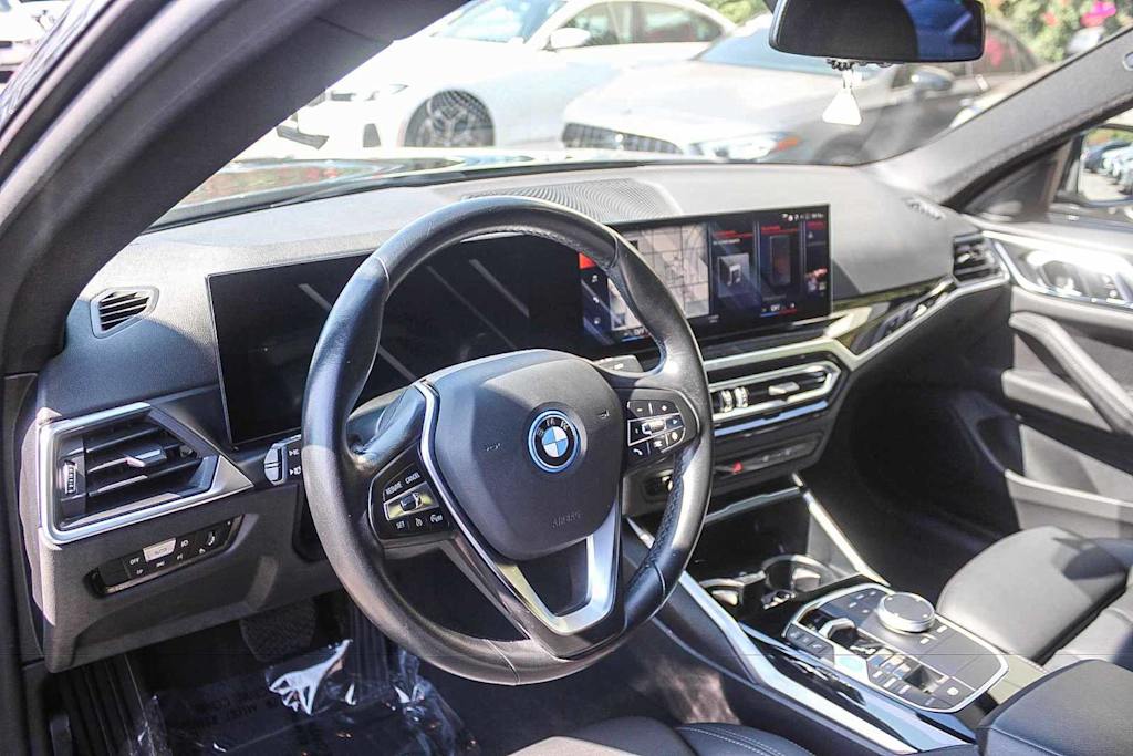 Thumbnail: 2023 BMW i4 - 10