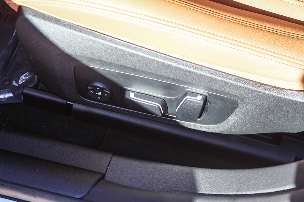 Thumbnail: 2024 BMW i4 - 25