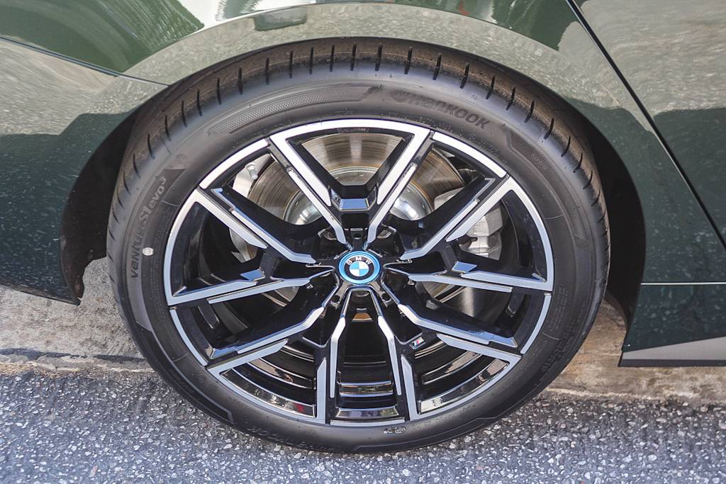 Thumbnail: 2023 BMW i4 - 7