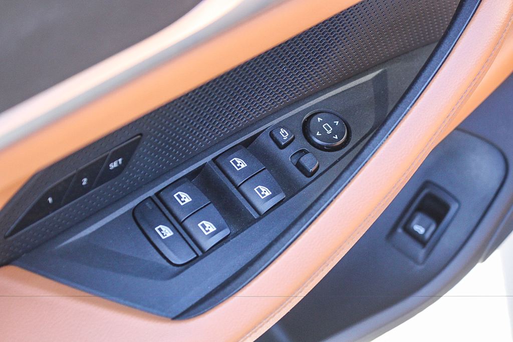 Thumbnail: 2023 BMW i4 - 23