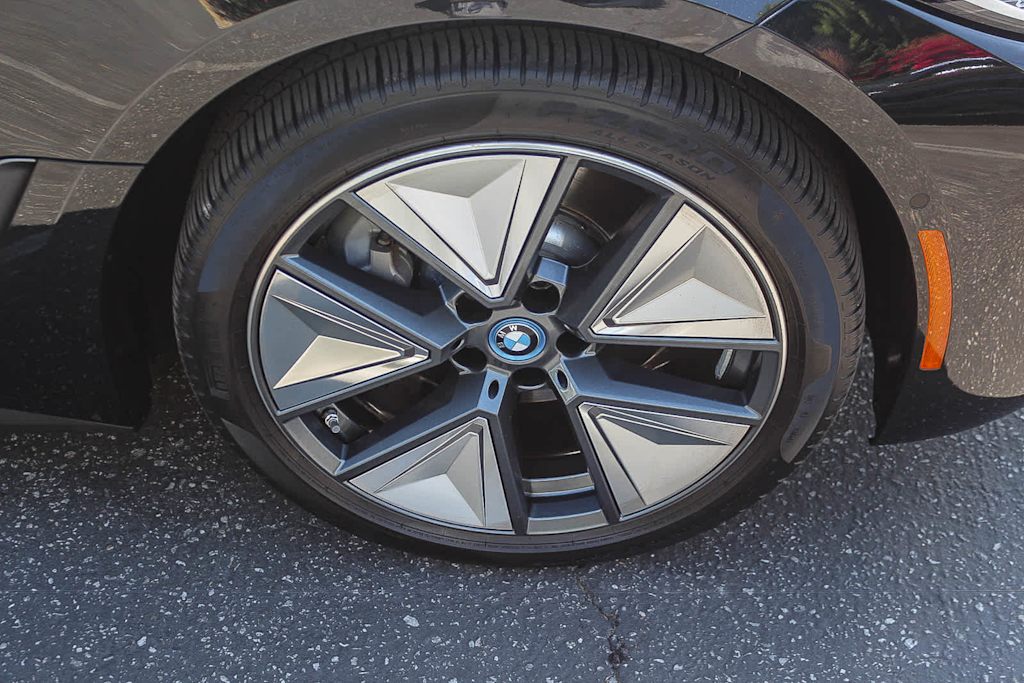 Thumbnail: 2023 BMW i4 - 18