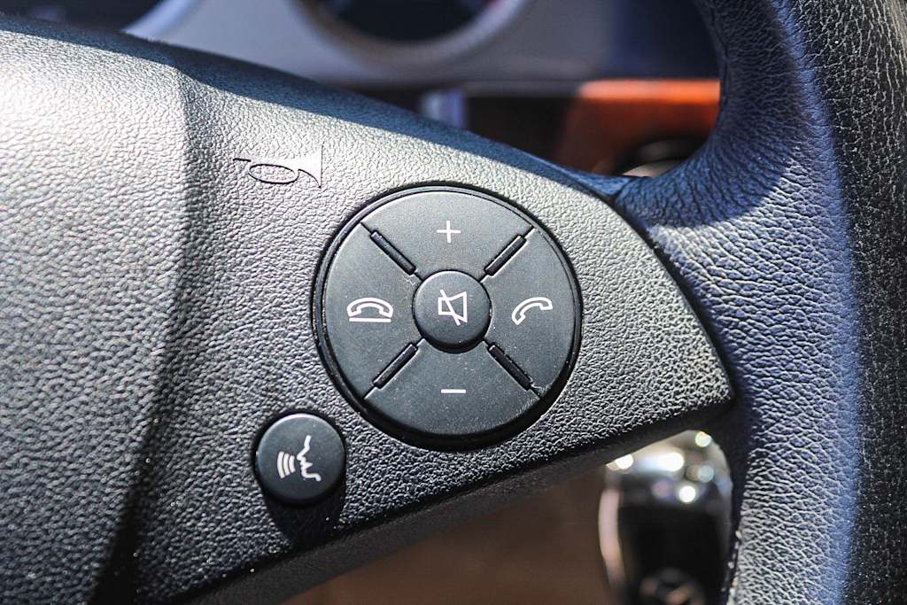 Thumbnail: 2010 Mercedes-Benz GLK - 26