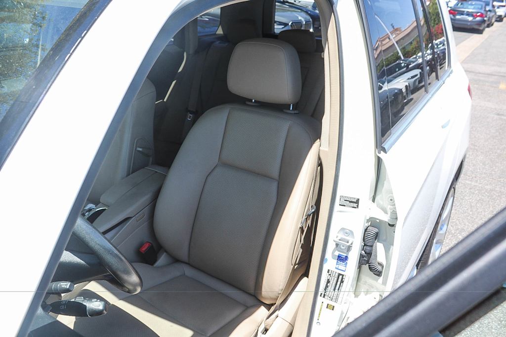 Thumbnail: 2010 Mercedes-Benz GLK - 10