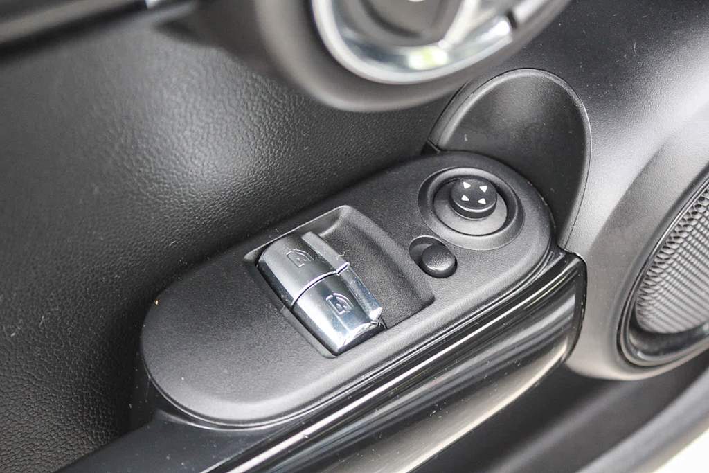 Thumbnail: 2019 MINI Cooper - 24