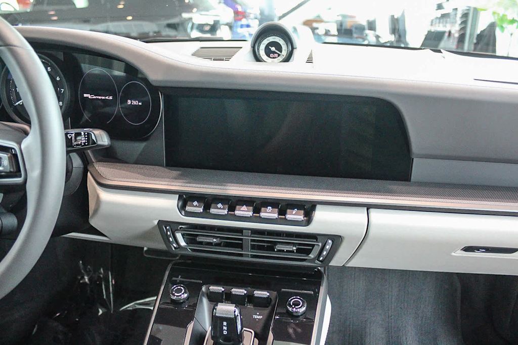 2024 Porsche 911 Carrera 4S 10