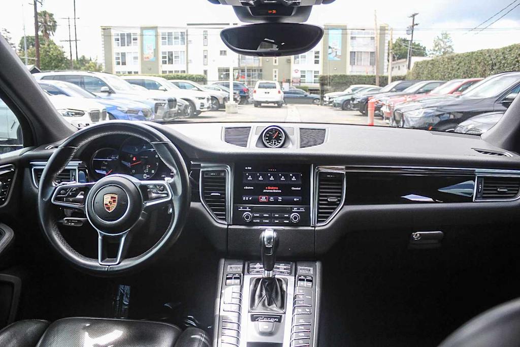 Thumbnail: 2018 Porsche Macan - 2