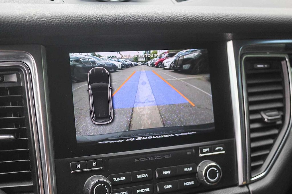 Thumbnail: 2018 Porsche Macan - 27