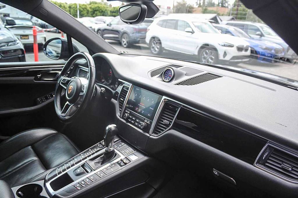 Thumbnail: 2018 Porsche Macan - 13