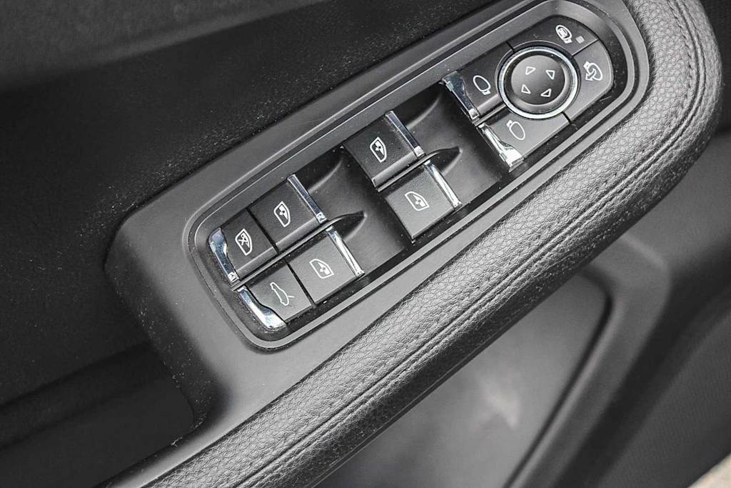 Thumbnail: 2018 Porsche Macan - 25