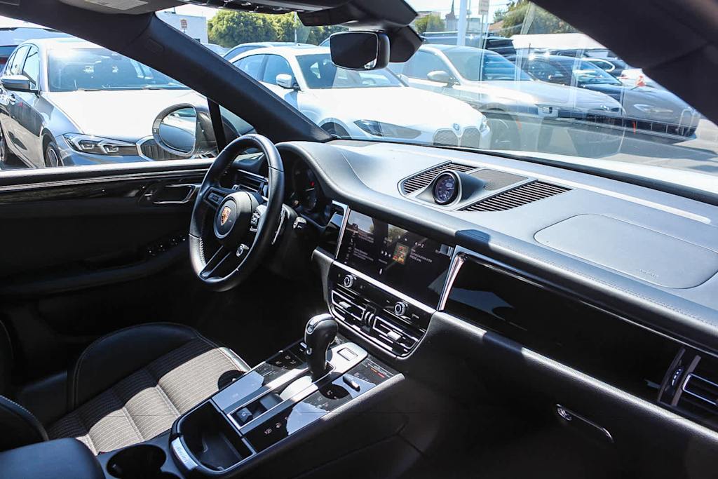 Thumbnail: 2023 Porsche Macan - 11