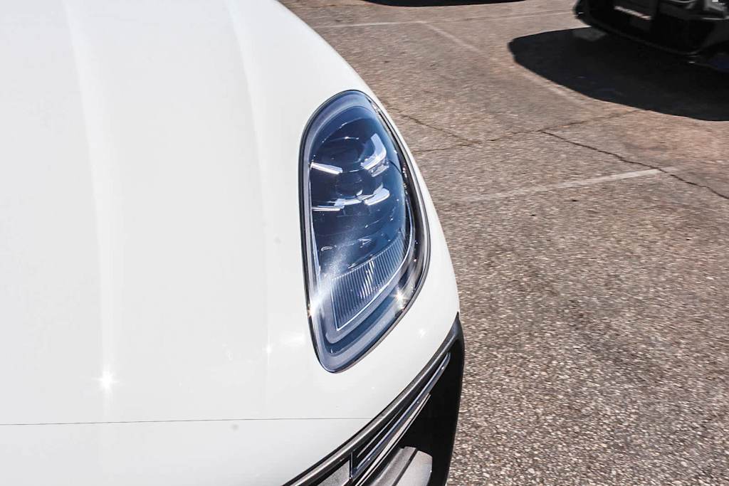Thumbnail: 2023 Porsche Macan - 16