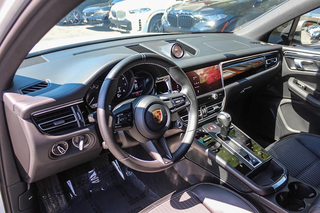 Thumbnail: 2023 Porsche Macan - 12
