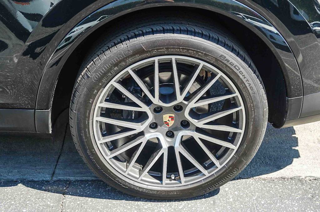 Thumbnail: 2023 Porsche Cayenne - 21