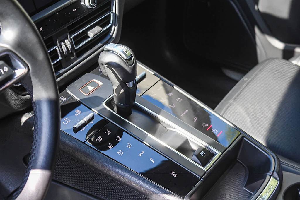 Thumbnail: 2024 Porsche Macan - 21