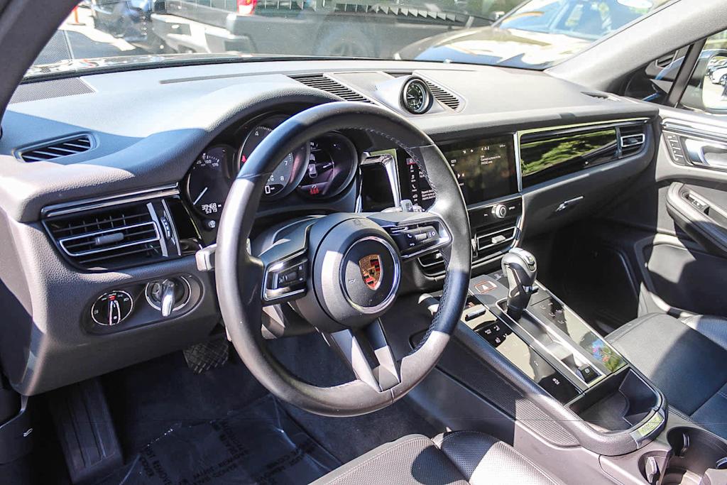 Thumbnail: 2024 Porsche Macan - 11