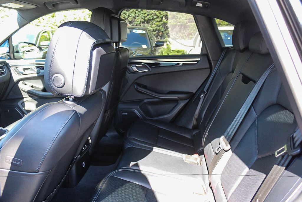 Thumbnail: 2024 Porsche Macan - 10