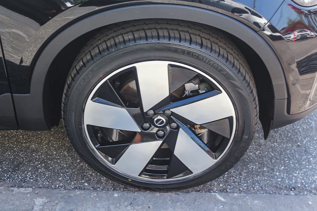 Thumbnail: 2023 Volvo C40 - 19
