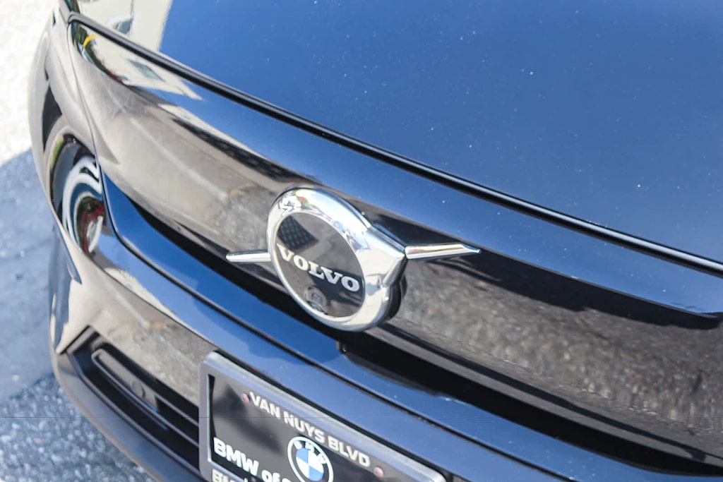 Thumbnail: 2023 Volvo C40 - 21