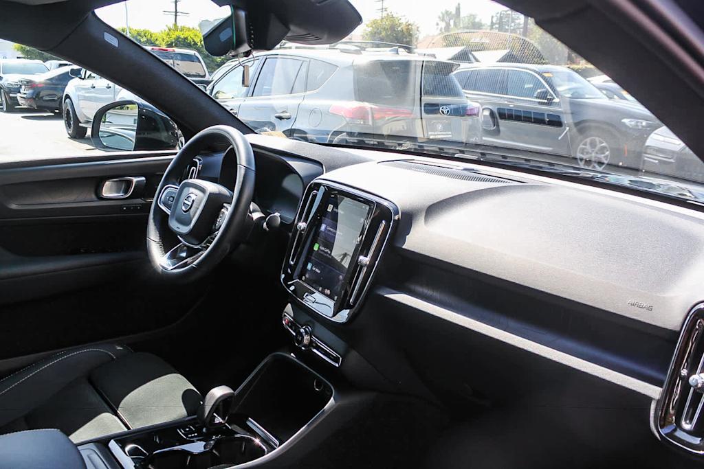 Thumbnail: 2023 Volvo C40 - 10