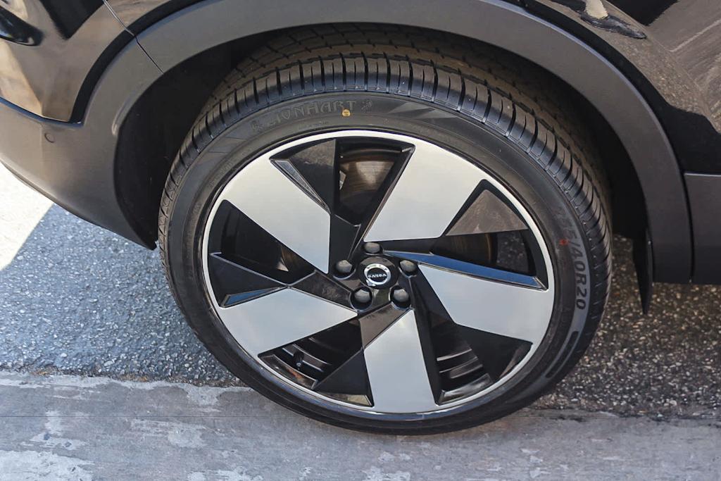Thumbnail: 2023 Volvo C40 - 6
