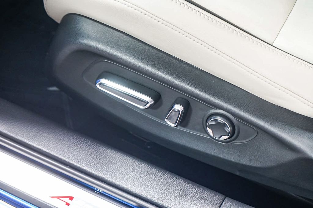 Thumbnail: 2025 Acura Integra - 26