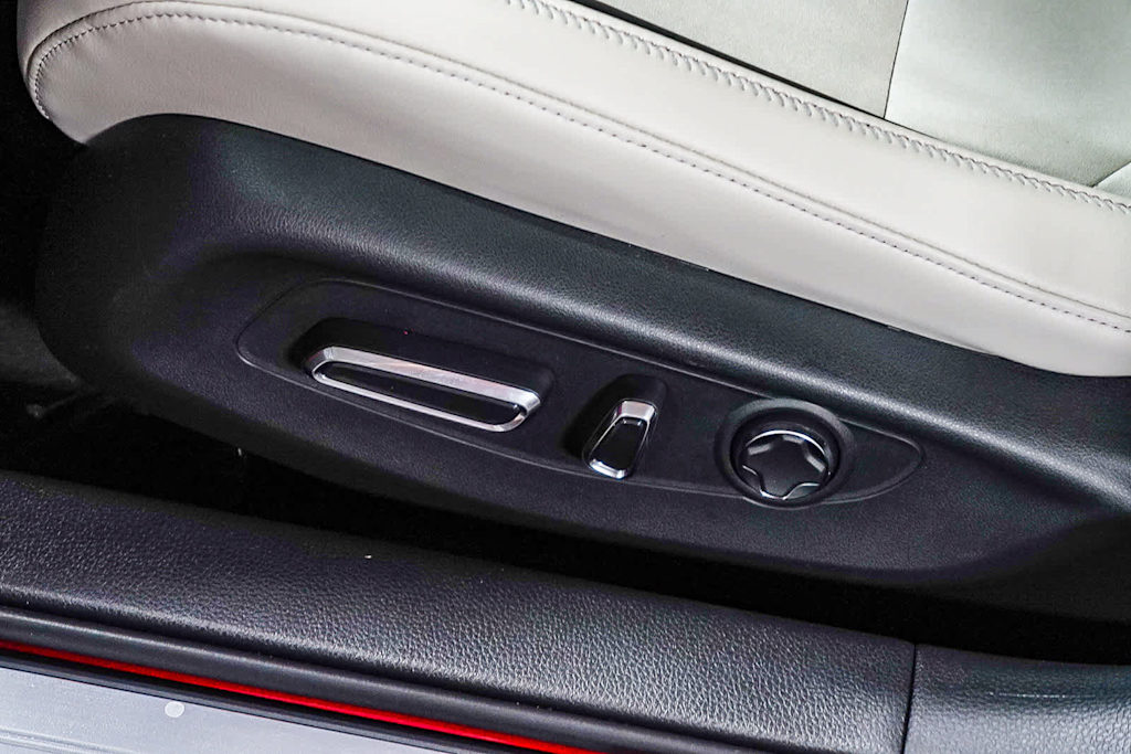 Thumbnail: 2025 Acura Integra - 26