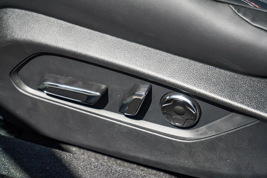 Thumbnail: 2025 Acura TLX - 27