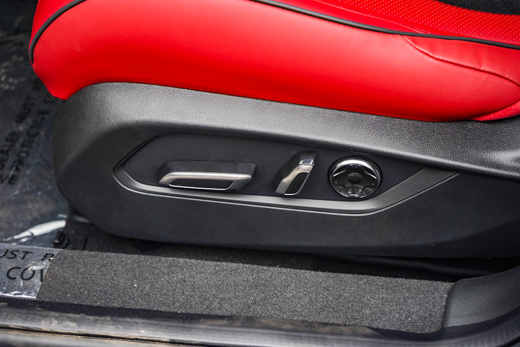 Thumbnail: 2025 Acura TLX - 25