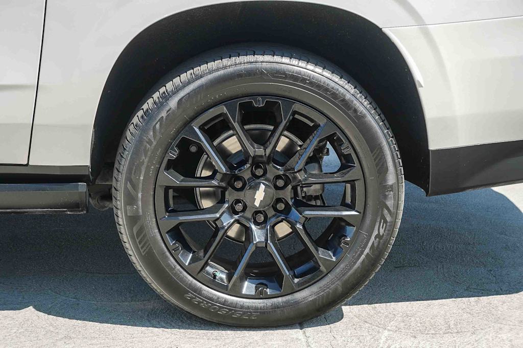 Thumbnail: 2023 Chevrolet Suburban - 21