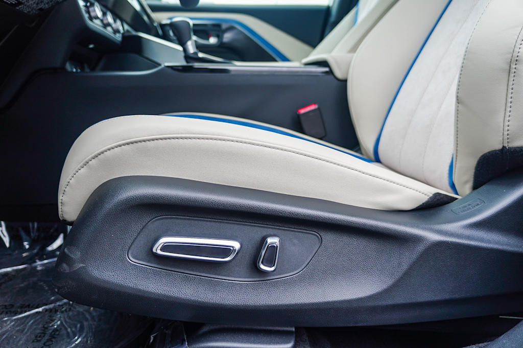 Thumbnail: 2025 Acura ADX - 26