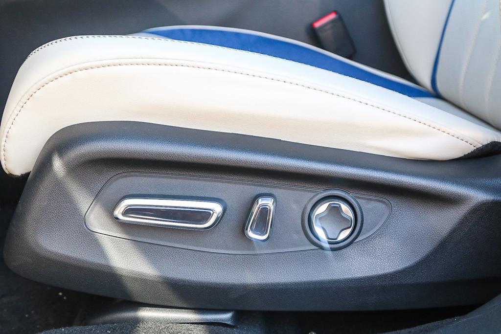 Thumbnail: 2025 Acura ADX - 24