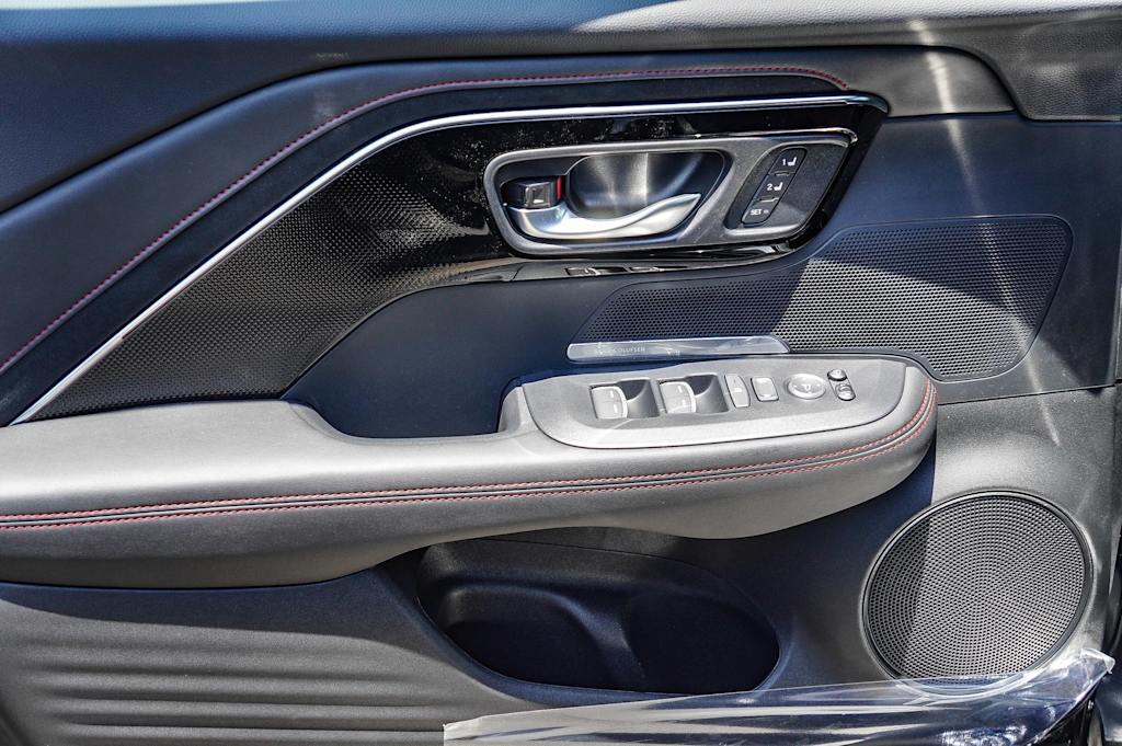 Thumbnail: 2025 Acura ADX - 28